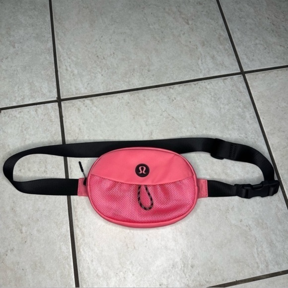 Lululemon Pink Take It On‎ Belt Bag